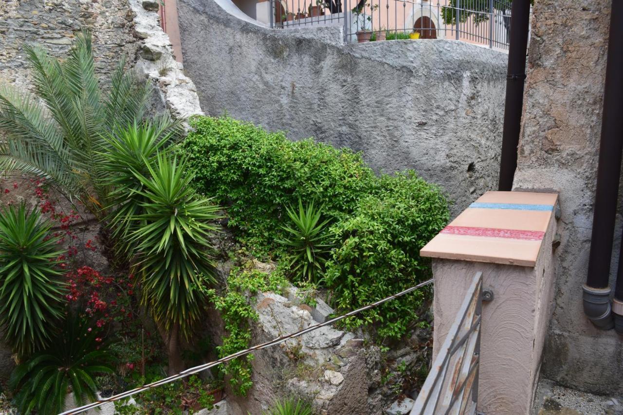 Palazzo Del Diplomatico Villa Belmonte Calabro Exterior foto